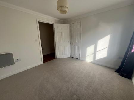 2 bedroom Flat to let in Vicarage Court, Shrub End Road, Colchester, CO3