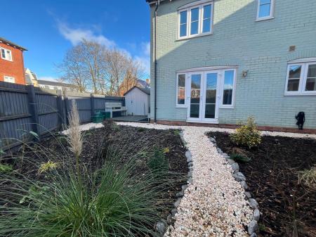 3 bedroom Semi-detached house to let in Abbey field view, Colchester, CO2