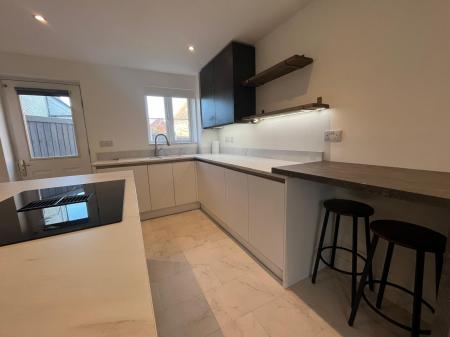 3 bedroom Semi-detached house to let in Abbey field view, Colchester, CO2