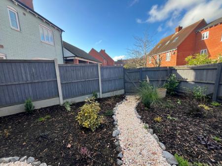3 bedroom Semi-detached house to let in Abbey field view, Colchester, CO2