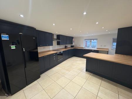 3 bedroom Detached house to let in Chapel Road, Weldon, NN17