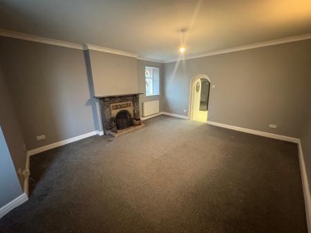 3 bedroom Detached house to let in Chapel Road, Weldon, NN17