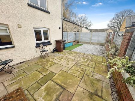 3 bedroom Detached house to let in Chapel Road, Weldon, NN17