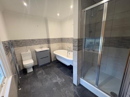 3 bedroom Detached house to let in Chapel Road, Weldon, NN17