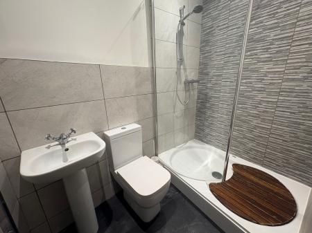 3 bedroom Detached house to let in Chapel Road, Weldon, NN17