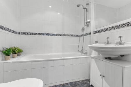 4 bedroom Flat for sale in Ramsay Garden, Old Town, Edinburgh, EH1