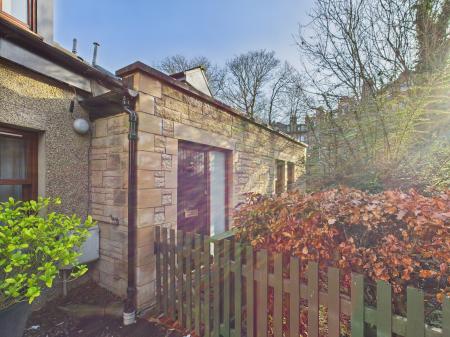 4 bedroom House to let in Coltbridge Avenue, Edinburgh, EH12