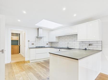 4 bedroom House to let in Coltbridge Avenue, Edinburgh, EH12