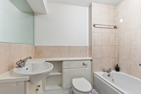 2 bedroom Flat for sale in Old Tolbooth Wynd, Edinburgh, EH8