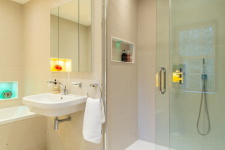 5 bedroom Detached house for sale in Bush Hill, Winchmore Hill, London, N21