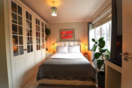 3 bedroom Detached house for sale in Cameron Close, Wood Green, London, N22