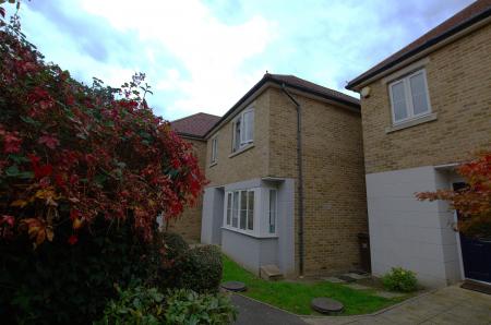 3 bedroom Detached house for sale in Cameron Close, Wood Green, London, N22
