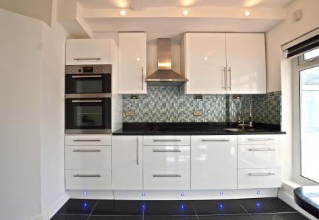 3 bedroom End of terrace house for sale in Forest Road, Enfield, London, EN3