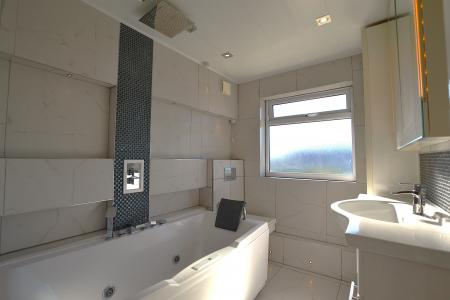 3 bedroom End of terrace house for sale in Forest Road, Enfield, London, EN3