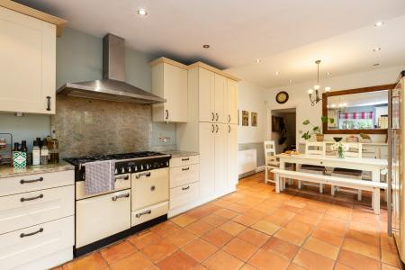 4 bedroom Semi-detached house for sale in Park Road, New Barnet, London, EN4