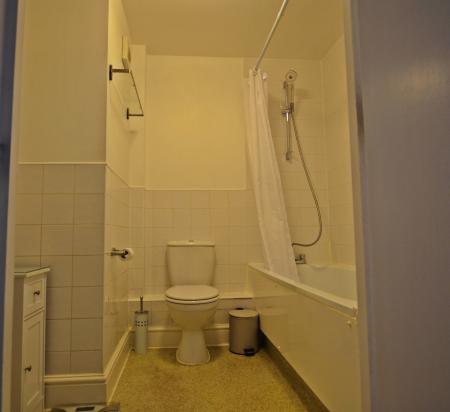 2 bedroom Flat for sale in The Broadway, Edmonton, London, N9