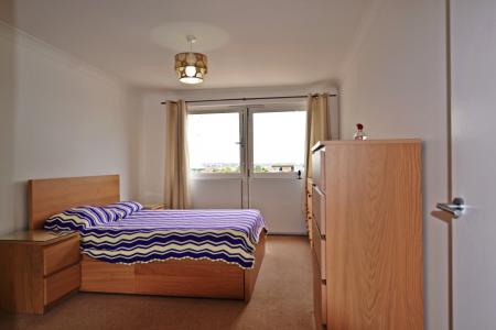 2 bedroom Flat for sale in The Broadway, Edmonton, London, N9