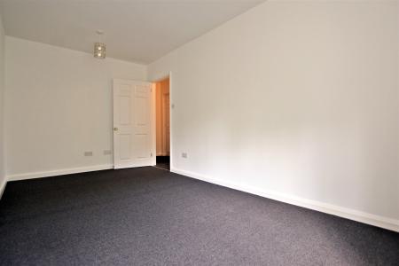1 bedroom Flat to let in 78 Pennington Drive, Winchmore Hill, London, N21