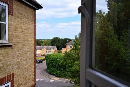 1 bedroom Flat to let in 78 Pennington Drive, Winchmore Hill, London, N21