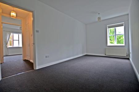 1 bedroom Flat to let in 78 Pennington Drive, Winchmore Hill, London, N21