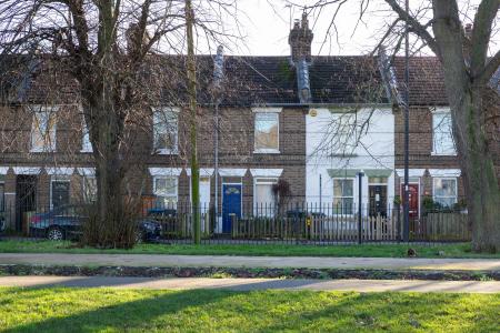 Lincoln Road, Enfield, London, EN1