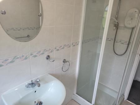 2 bedroom Flat to let in Gartcows Place, Falkirk, FK1