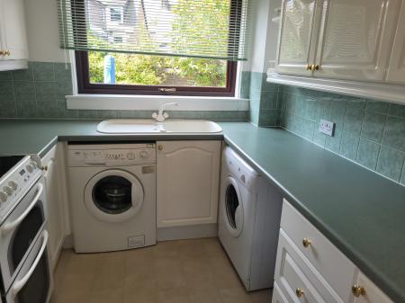 2 bedroom Flat to let in Gartcows Place, Falkirk, FK1