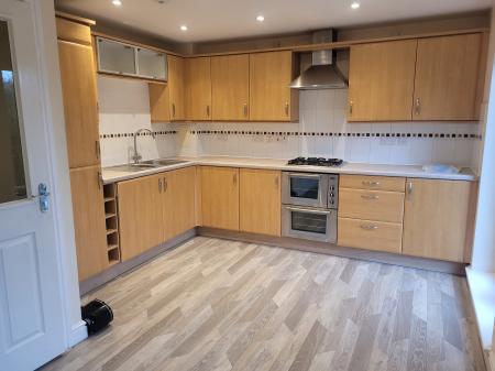 4 bedroom Town house to let in Stevenson Avenue, Polmont, FK2