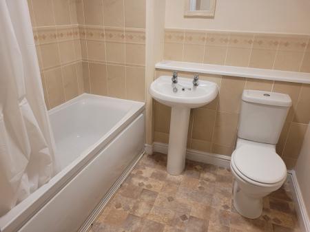 4 bedroom Town house to let in Stevenson Avenue, Polmont, FK2