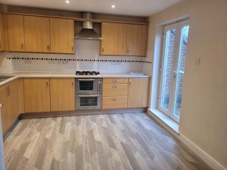 4 bedroom Town house to let in Stevenson Avenue, Polmont, FK2