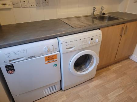 4 bedroom Town house to let in Stevenson Avenue, Polmont, FK2