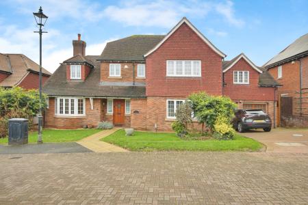5 bedroom Detached house for sale in Horseshoe Drive, Over, Gloucester, GL2