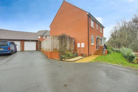 4 bedroom Detached house for sale in Punningar Close, Brockworth, Gloucester, GL3