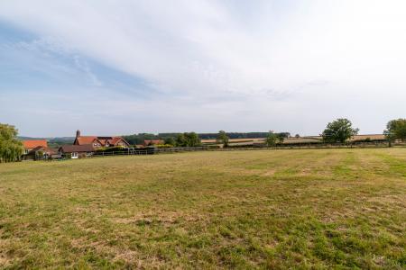 4 bedroom Barn Conversion to let in Gonerby Grange, Belton, NG32