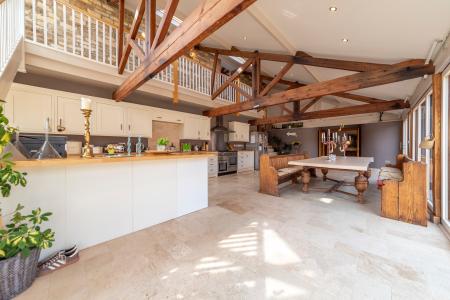 4 bedroom Barn Conversion to let in Gonerby Grange, Belton, NG32