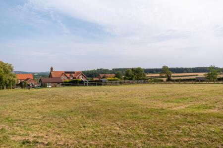 4 bedroom Barn Conversion to let in Gonerby Grange, Belton, NG32