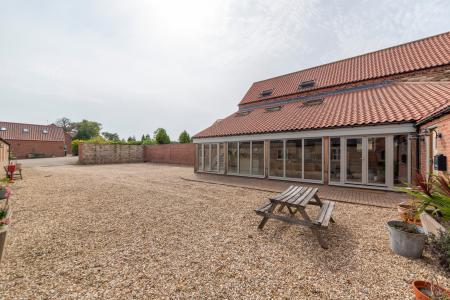 4 bedroom Barn Conversion to let in Gonerby Grange, Belton, NG32