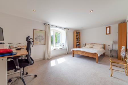 4 bedroom Barn Conversion to let in Gonerby Grange, Belton, NG32