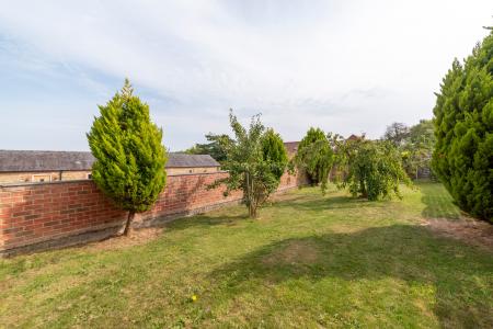 4 bedroom Barn Conversion to let in Gonerby Grange, Belton, NG32