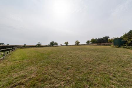 4 bedroom Barn Conversion to let in Gonerby Grange, Belton, NG32