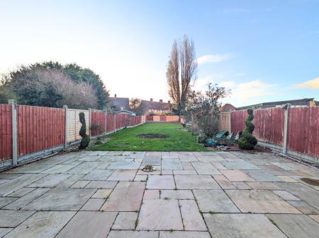 3 bedroom Semi-detached house to let in Shelley Avenue, Grantham, NG31