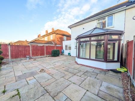 3 bedroom Semi-detached house to let in Shelley Avenue, Grantham, NG31