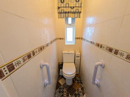 3 bedroom Semi-detached house to let in Shelley Avenue, Grantham, NG31