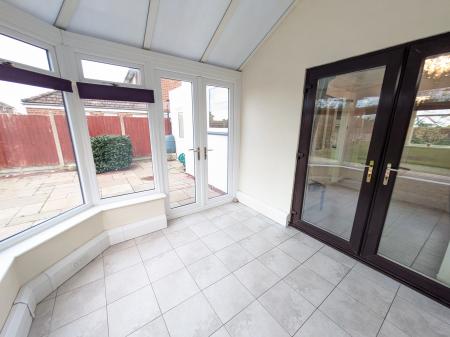 3 bedroom Semi-detached house to let in Shelley Avenue, Grantham, NG31