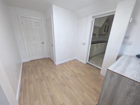 3 bedroom Semi-detached house to let in Shelley Avenue, Grantham, NG31