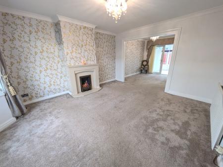 3 bedroom Semi-detached house to let in Shelley Avenue, Grantham, NG31