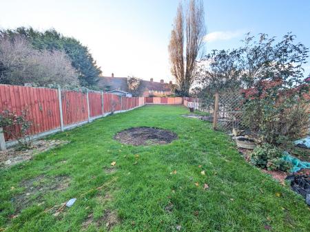 3 bedroom Semi-detached house to let in Shelley Avenue, Grantham, NG31