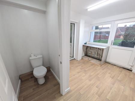 3 bedroom Semi-detached house to let in Shelley Avenue, Grantham, NG31