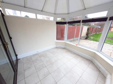 3 bedroom Semi-detached house to let in Shelley Avenue, Grantham, NG31