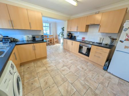 3 bedroom Semi-detached house to let in West Avenue, Grantham, NG31